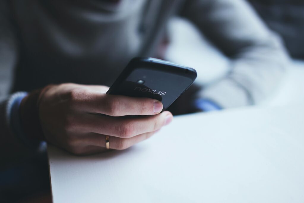 Foreigner using Coupang app in Korea